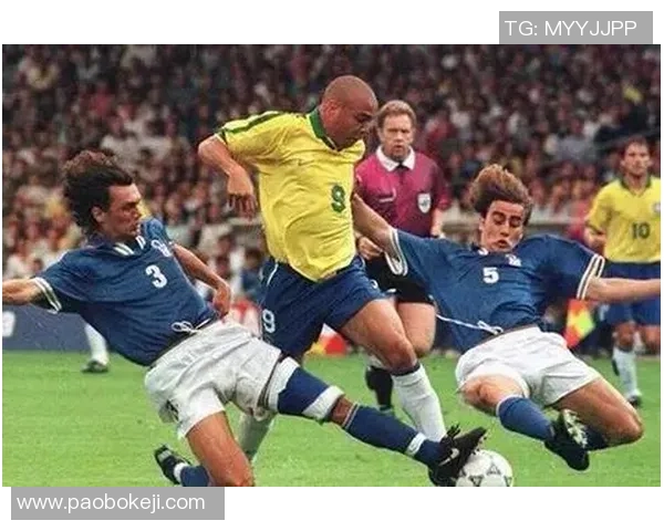 谁是足球界最硬的明星球员他的传奇故事与成就揭秘